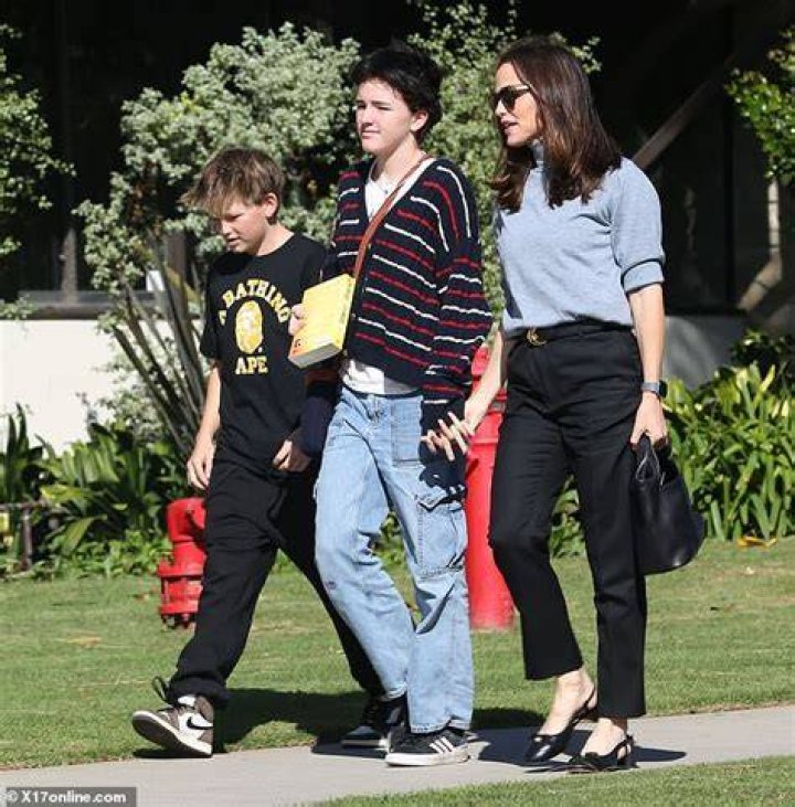 Who are Jennifer Garner's sisters? Dailynationtoday