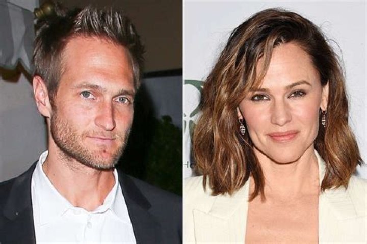 Who is Jennifer Garner with now? (Celebrity Exclusive)
