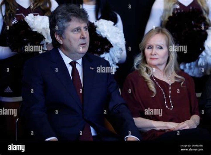 Who Is Mike Leach Wife, Sharon Leach? And Her Marriage Life