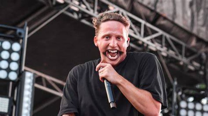 Who is NF, the Eminemsoundalike who beat Chance the Rapper for No. 1?