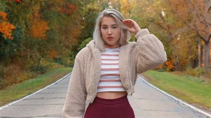 Who is Pineapple Brat? Real Name, Age, Boyfriend, Measurements