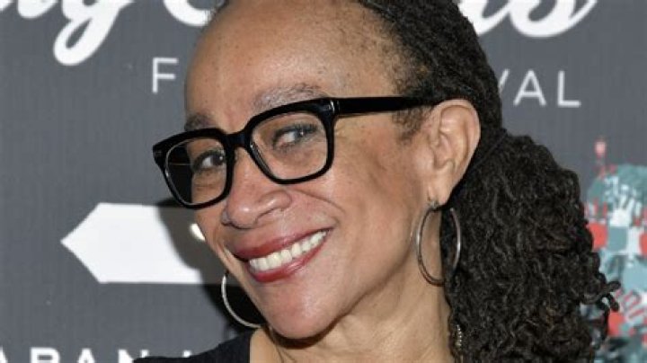 Who Is S Epatha Merkerson Son? Family And Partner