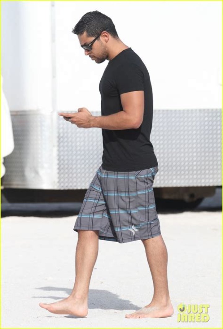 Wilmer Valderrama Feet