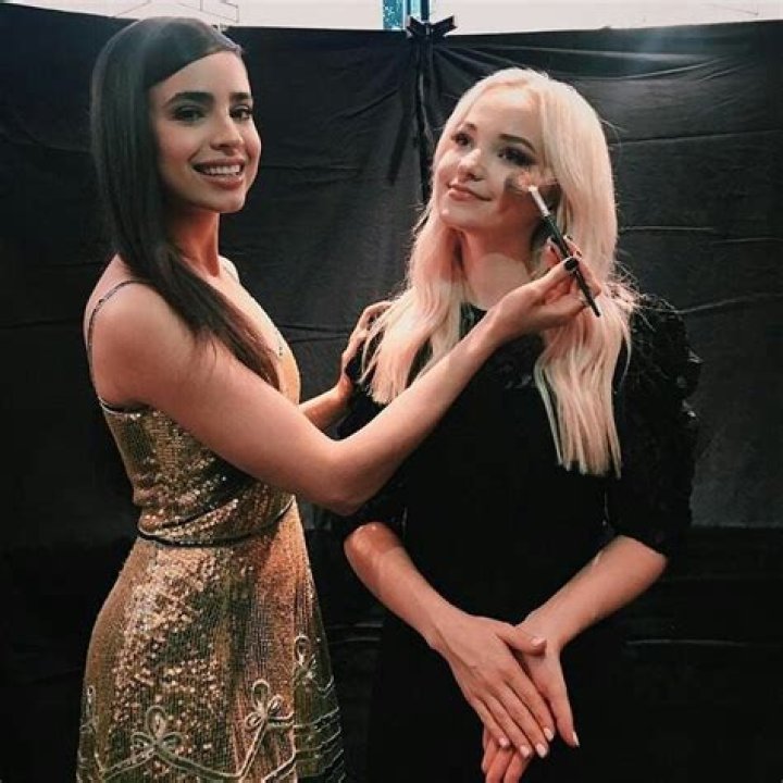 With Sofia Carson DoveCameron Famosas guapas, Hermosas celebridades