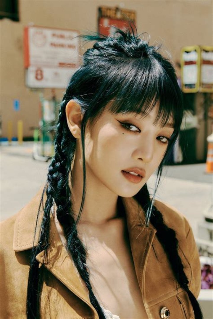 Yuna♡AOA♡Seo_Yu_Na South korean girls, Braids, Korean girl