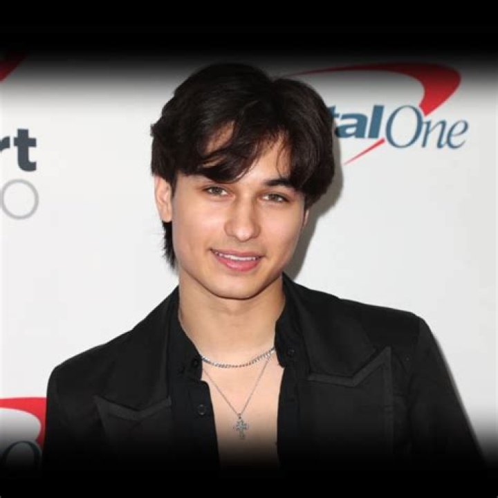 Zach Herron Age, Bio, Birthday, Family, Net Worth National Today