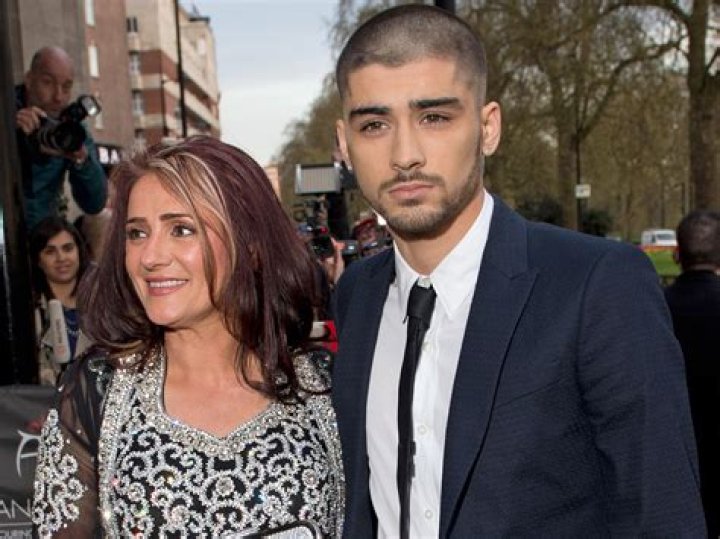 zayn wid his parents ! dey must be soo luky to have gawjus son like him