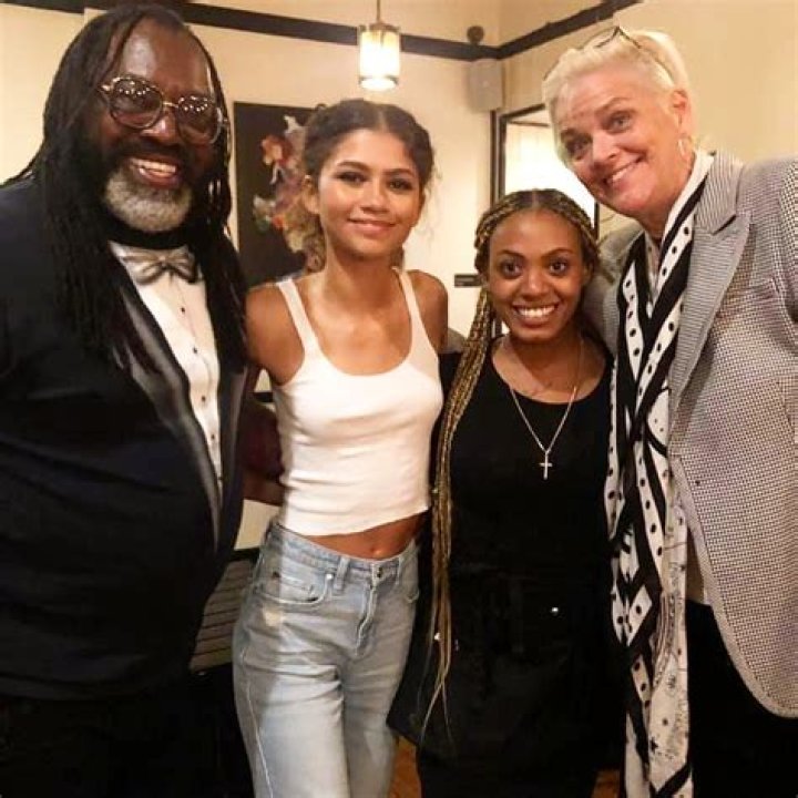 Zendaya’s Parents Facts About Her Mother & Father Hollywood Life